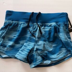 Under Armour Women's Athletic Speedpocket Shorts / Blue Pattern